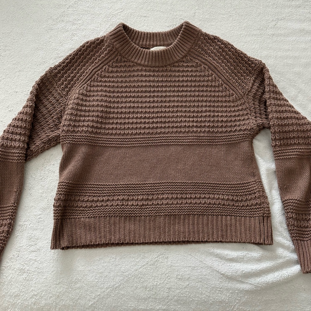 BROWN KNIT SWEATER